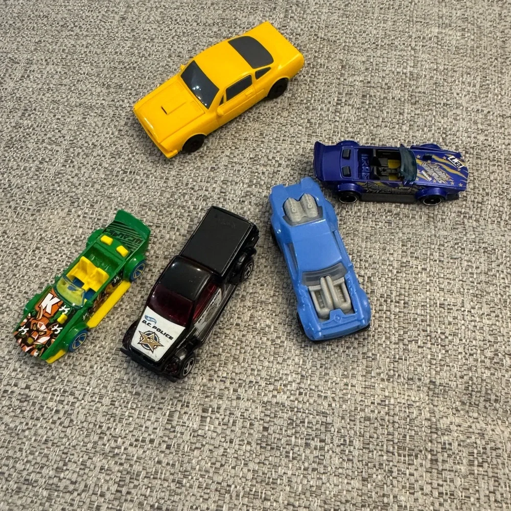 Lot of Hotwheels Cars- Set of 5 cars, vintage‎ and new toys